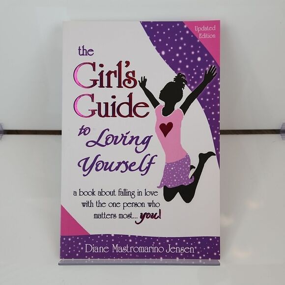 🔸️NWOT A Girl's Guide to Loving Herself Paperback Book - Picture 3 of 3